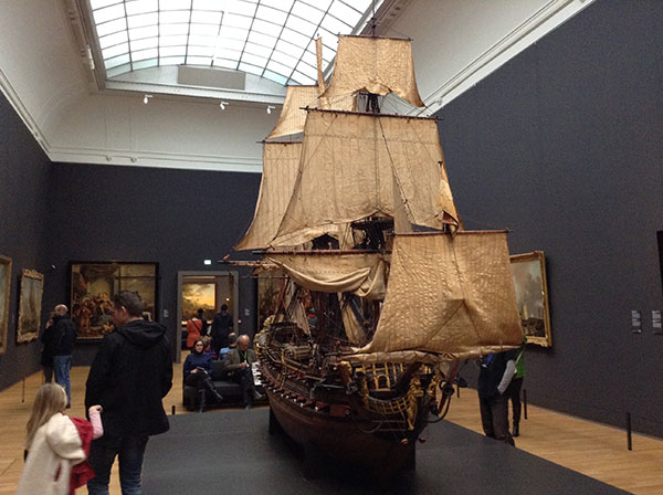 Una replica gigante de un barco Holandés